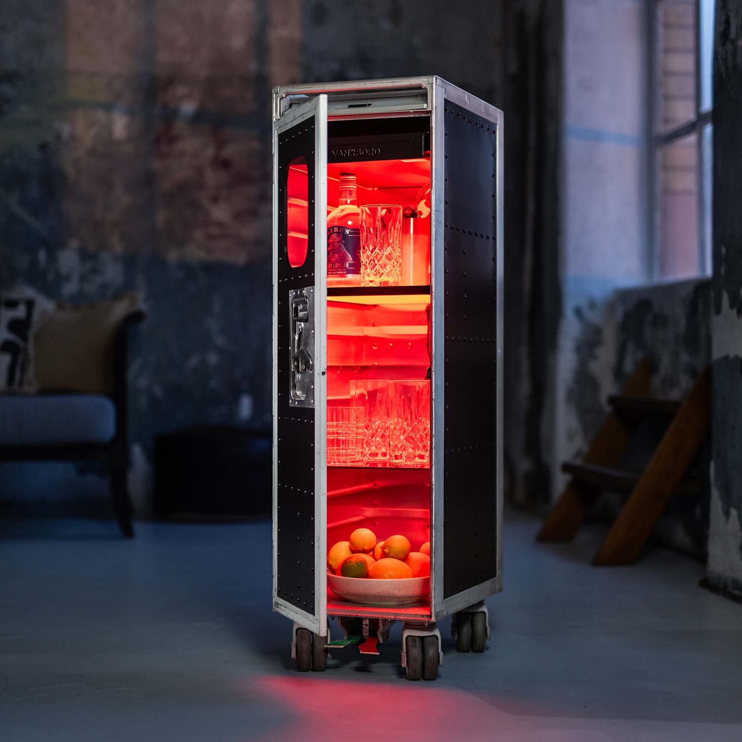 Halloween: Flugzeugtrolley Bravo Navigator Schwarz mit Flugzeugfenster Tür inkl. Ausstattungspaket Bar Schwarz