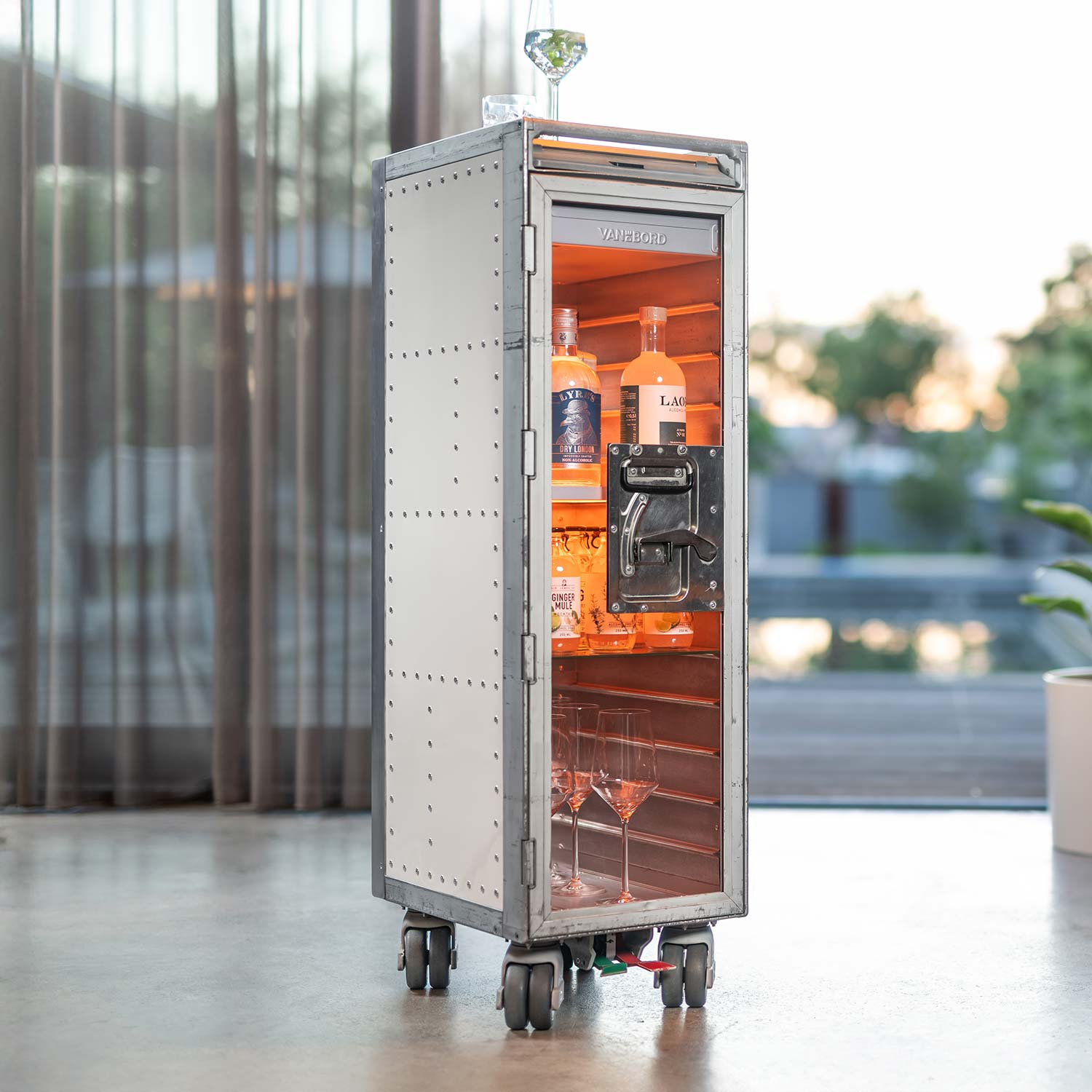 Flugzeugtrolley Bravo Navigator Weiss mit Glastür