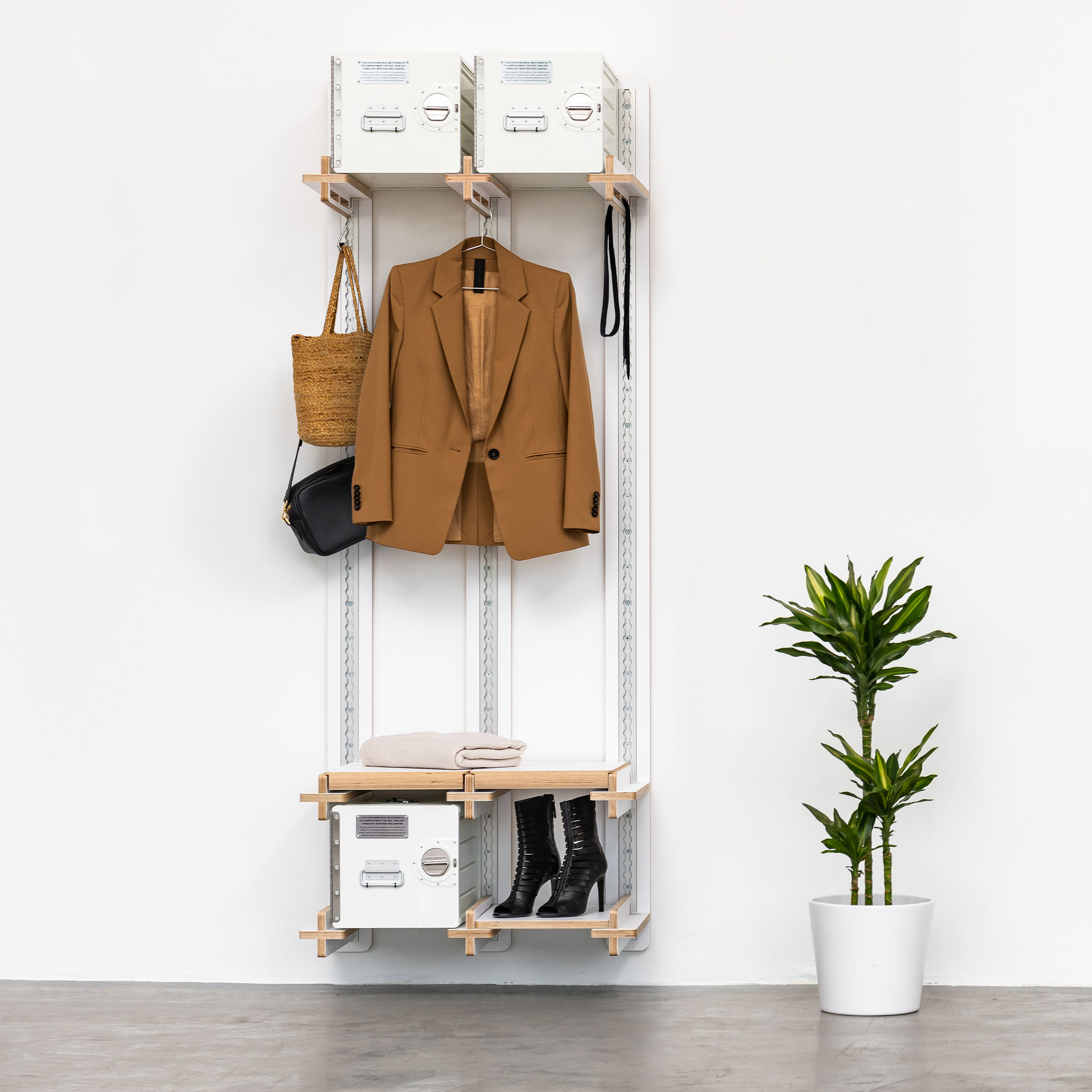 Flying Wall Garderobe 209 3-6-0-3