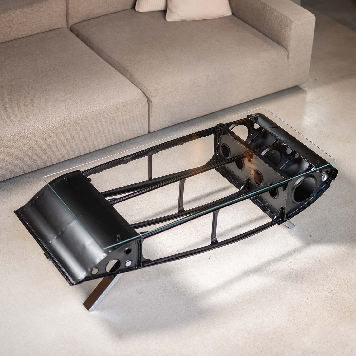 Antonov AN-2 Couchtisch “Coleman” Limited Edition OK-RYA, Schwarz RAL 9005, Füße: Chrom, ca. 158 x 64 cm