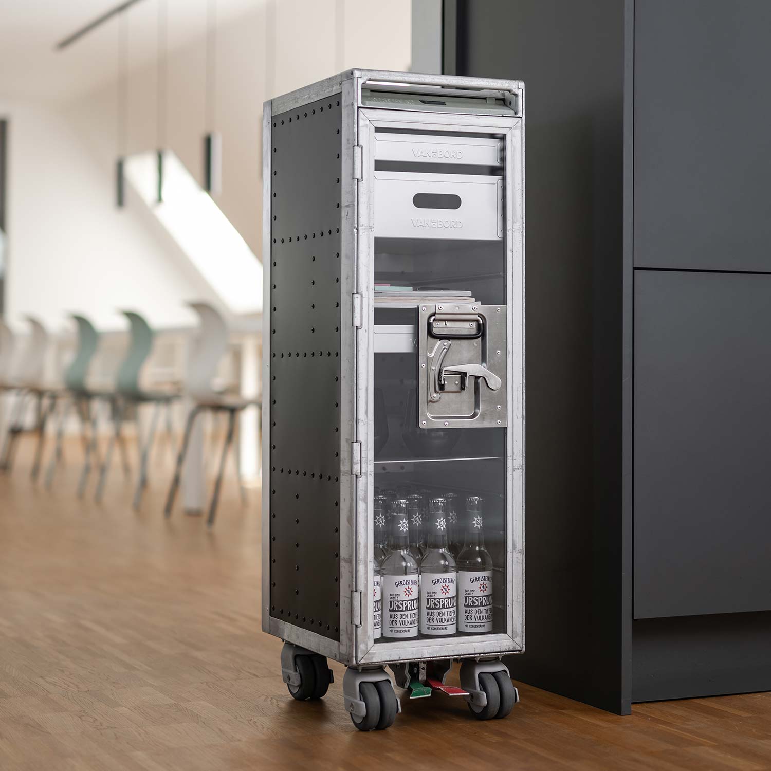 Flugzeugtrolley Bravo Navigator Schwarz mit Glastür