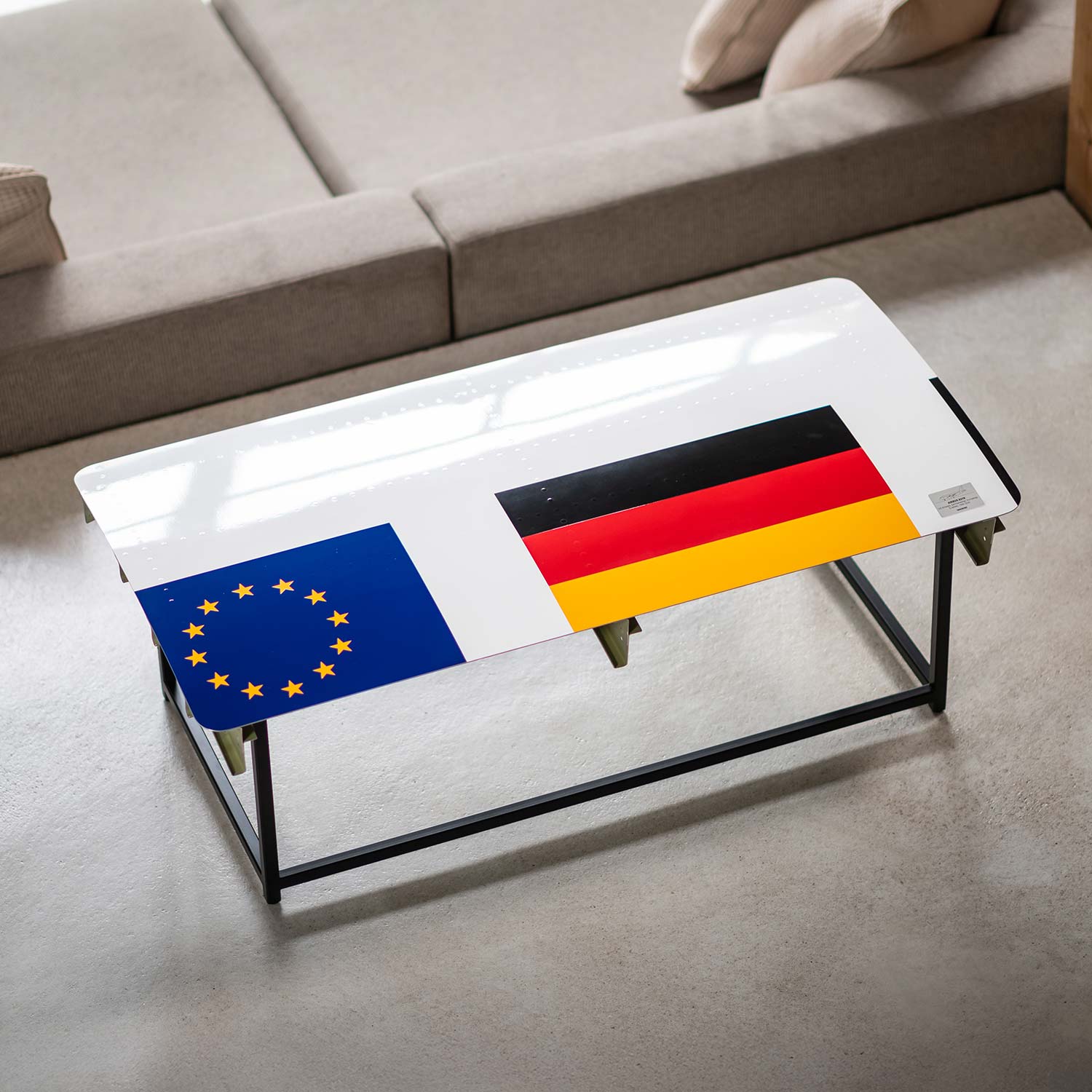 Eurowings Special Edition Couchtisch D-AKNN, Originallackierung Flagge, Airbus A319, Gestell: Schwarz RAL 9011, ca. 117 x 60 cm